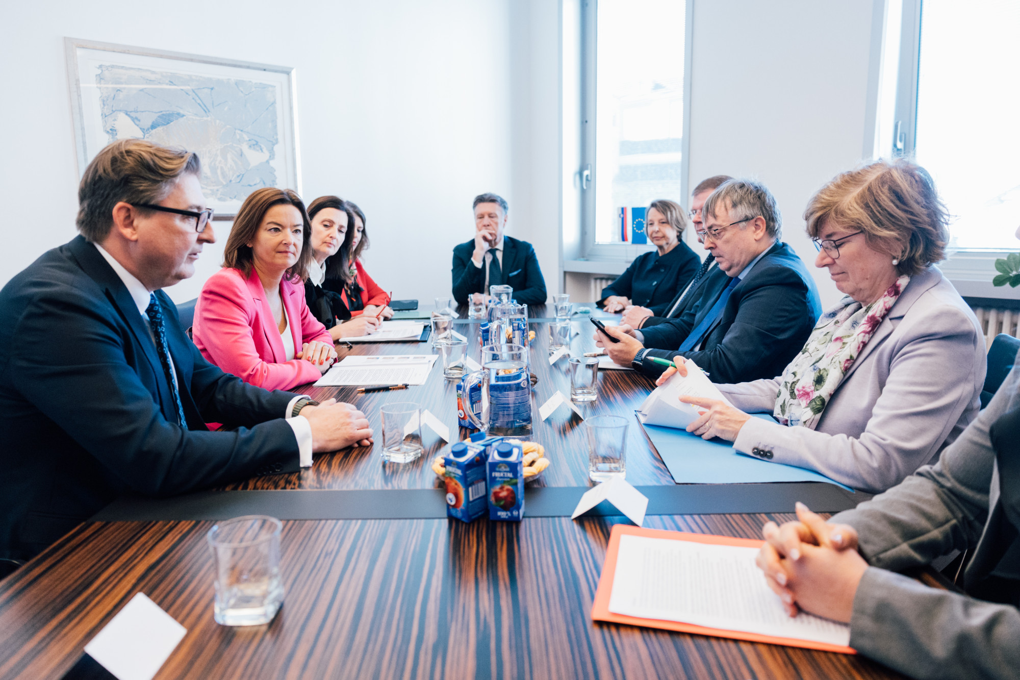 Slowenische Außenministerin thematisiert Minderheitenrechte bei Gesprächen in Triest/Trieste/Trst